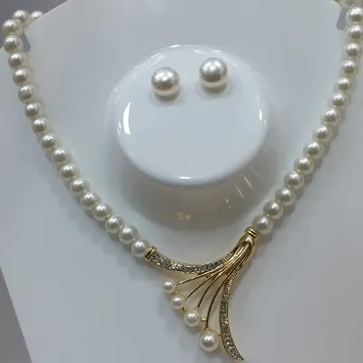Vintage Richelieu Pearl Necklace With Gold Tone Pendant - Etsy